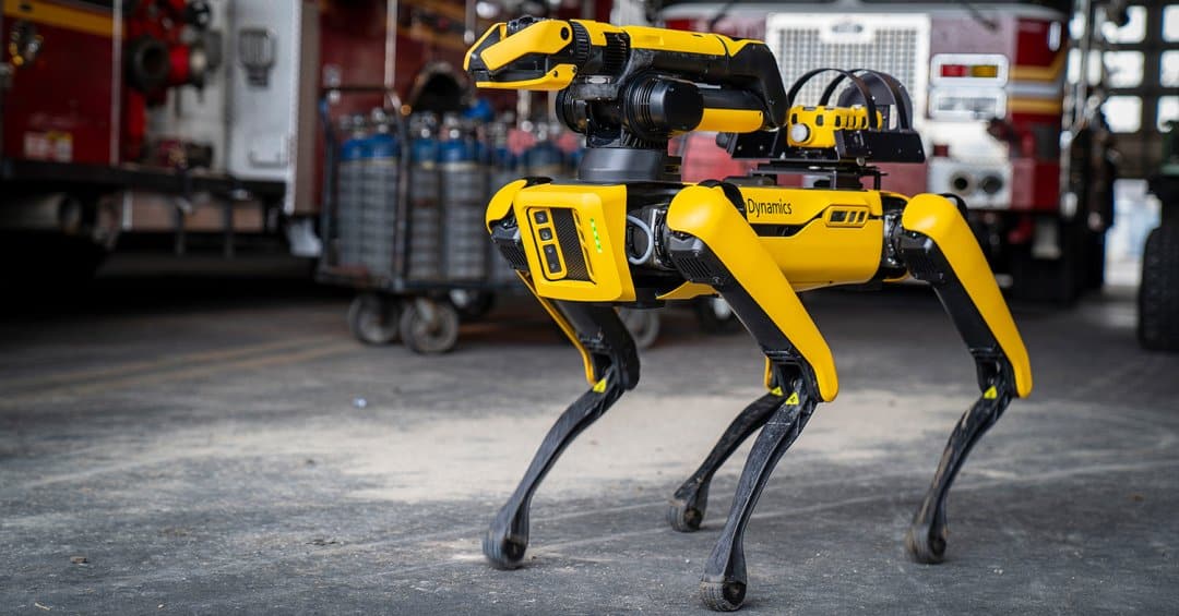 Enhancing the Autonomy of Mobile Robots Operating in Complex Environments